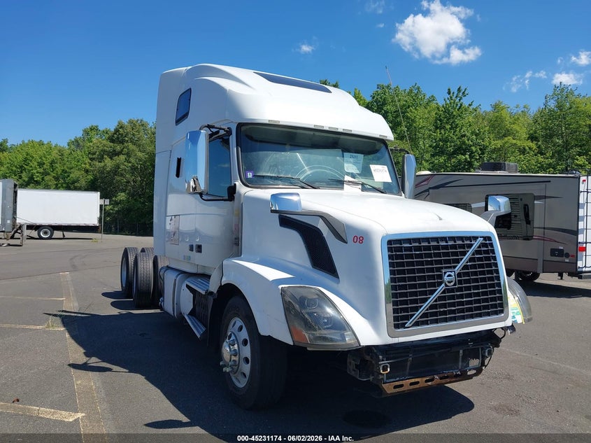 2013 VOLVO VN auction photo 1