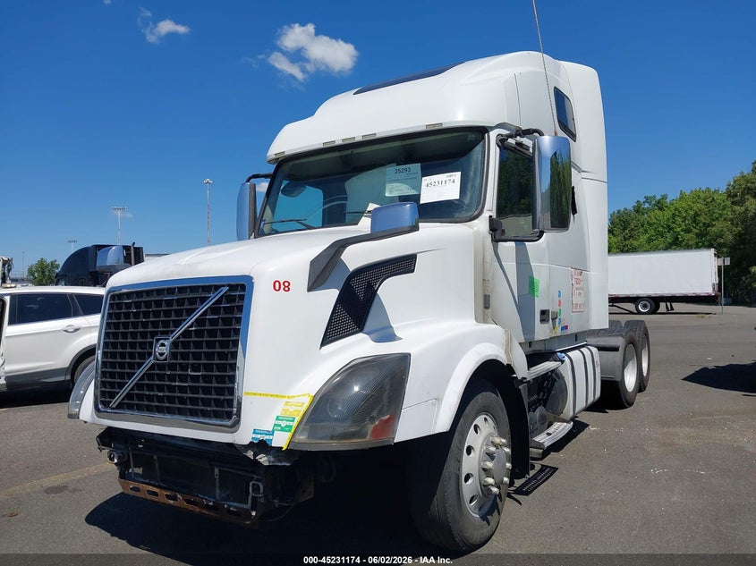 2013 VOLVO VN auction photo 2