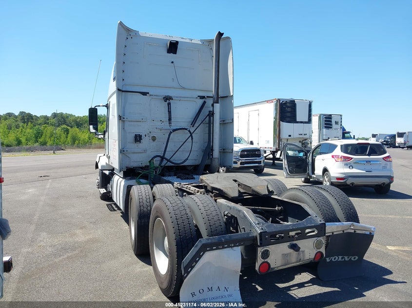 2013 VOLVO VN auction photo 3