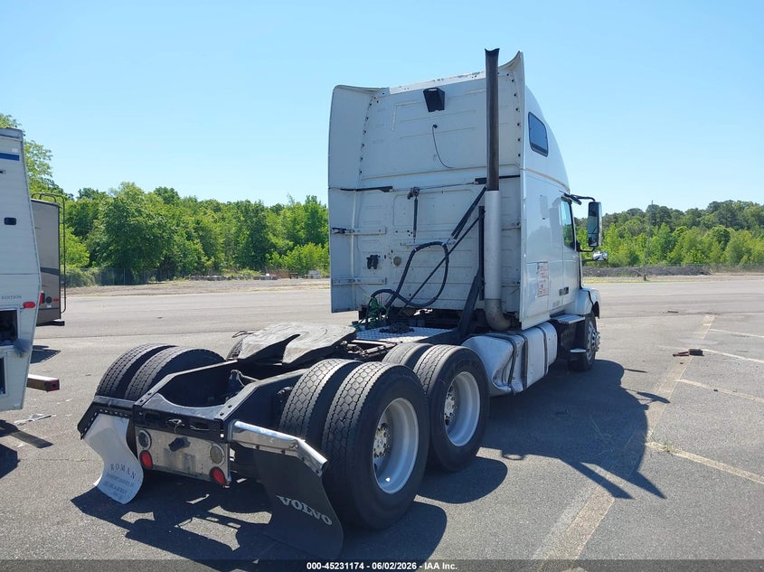 2013 VOLVO VN auction photo 4