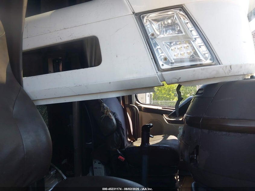 2013 VOLVO VN auction photo 6