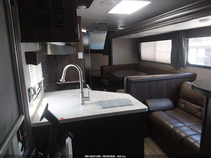 2018 FOREST RIVER CHEROKEE GREY WOLF 26DBH TRAVEL TRAILER auction photo 5