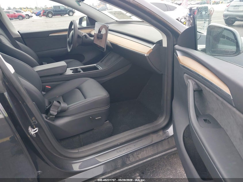 2025 TESLA MODEL Y auction photo 5