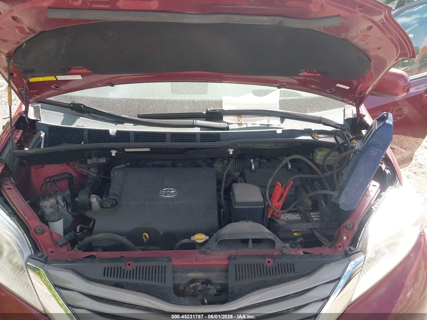 2013 TOYOTA SIENNA VAN 3.5L V-6 DOHC, VVT, 266HP