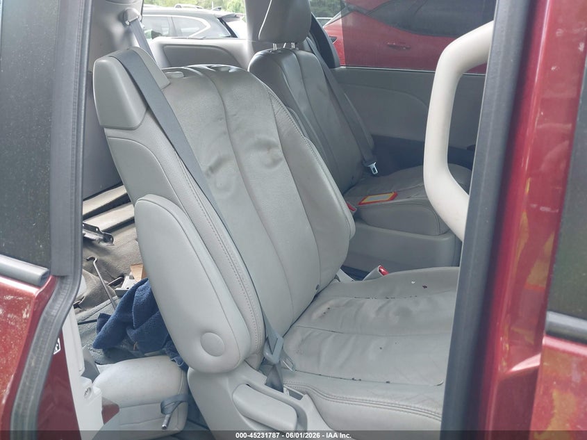 2013 TOYOTA SIENNA VAN 3.5L V-6 DOHC, VVT, 266HP