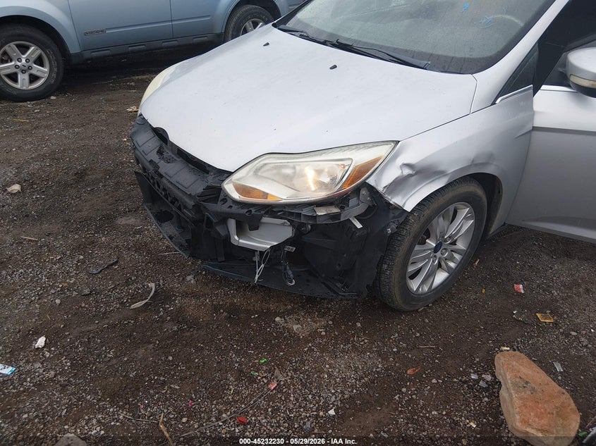 1FAHP3H23CL387948 2012 Ford Focus 2.0 Sel grey