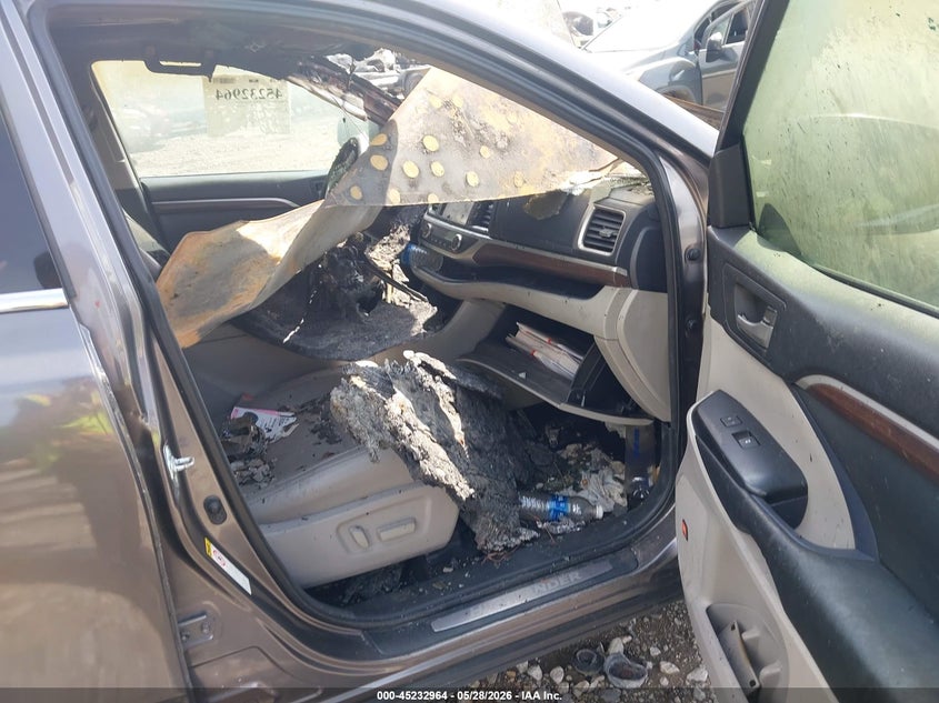 2015 TOYOTA HIGHLANDER auction photo 5