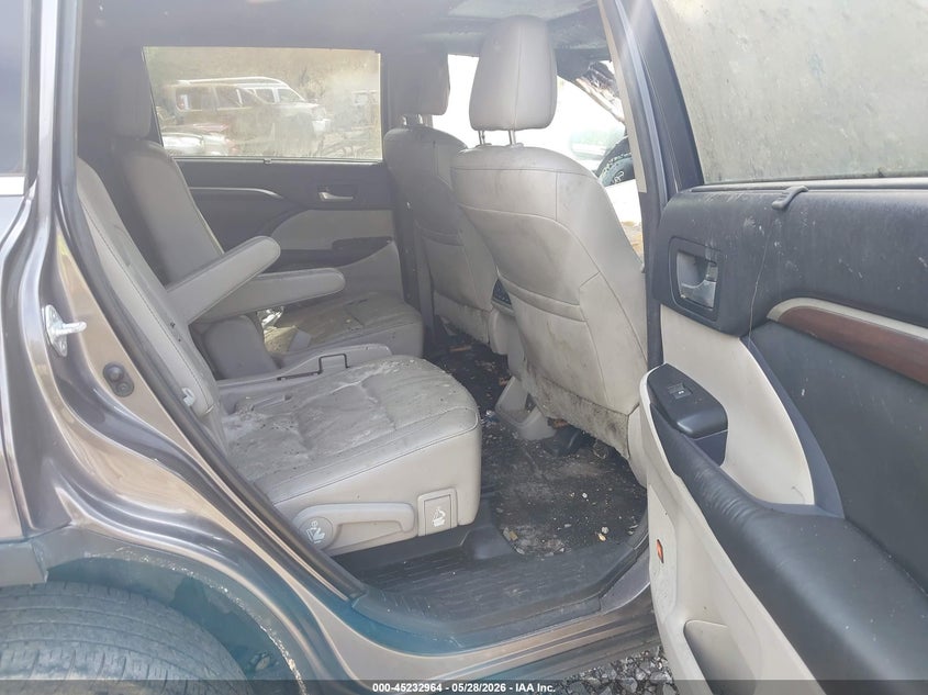 2015 TOYOTA HIGHLANDER auction photo 8