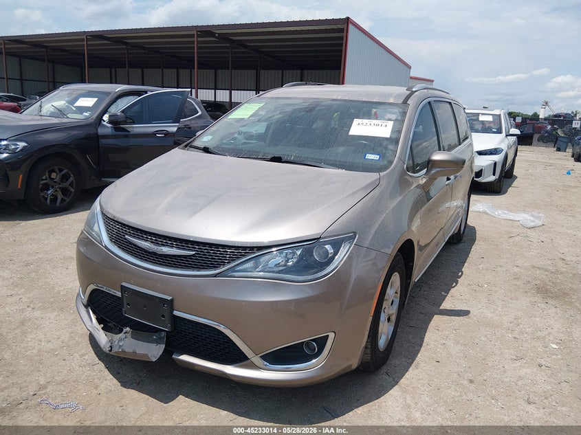 2017 CHRYSLER PACIFICA auction photo 2