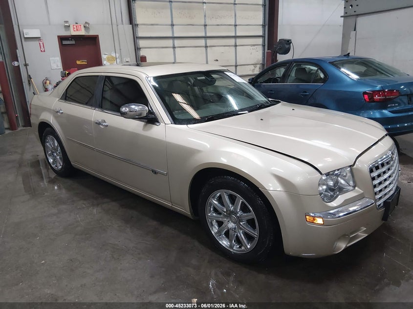 Vin: 2c3ca6ct3ah216414, lot: 45730864, chrysler 300c hemi 2010 img_1