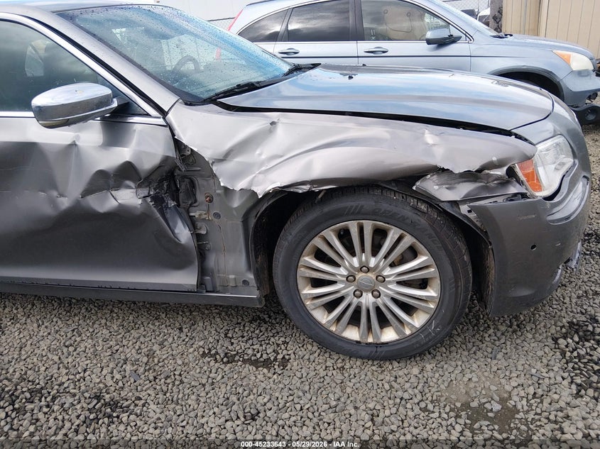 2011 CHRYSLER 300C auction photo 6
