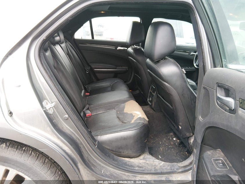 2011 CHRYSLER 300C auction photo 8