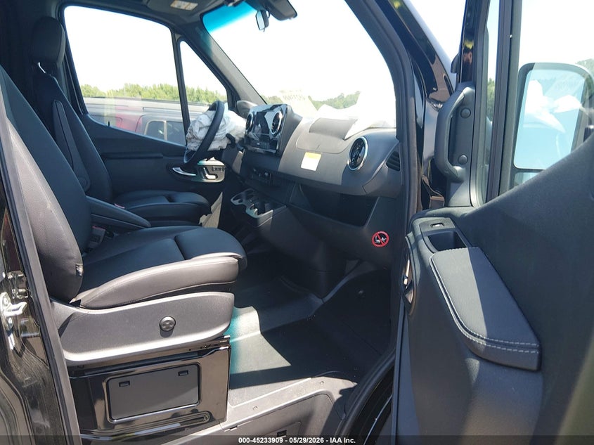 2025 MERCEDES-BENZ SPRINTER 2500 STANDARD ROOF 4-CYL DIESEL HO — Photo 5