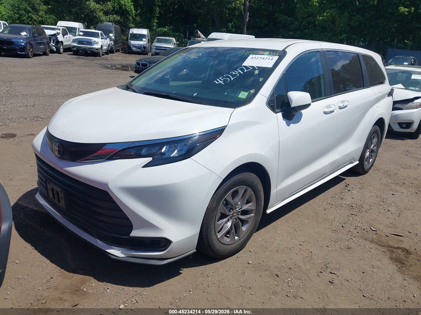 2024 TOYOTA SIENNA auction photo 2