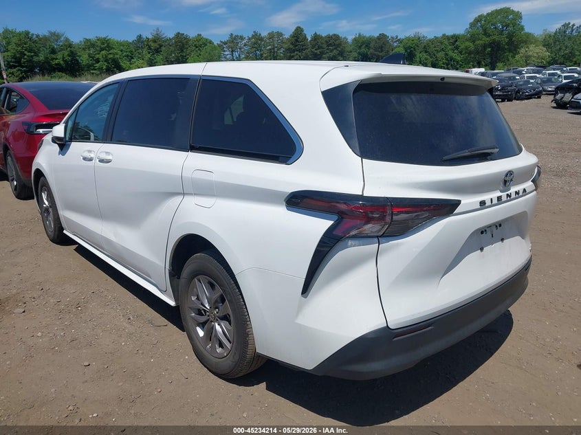 2024 TOYOTA SIENNA auction photo 3