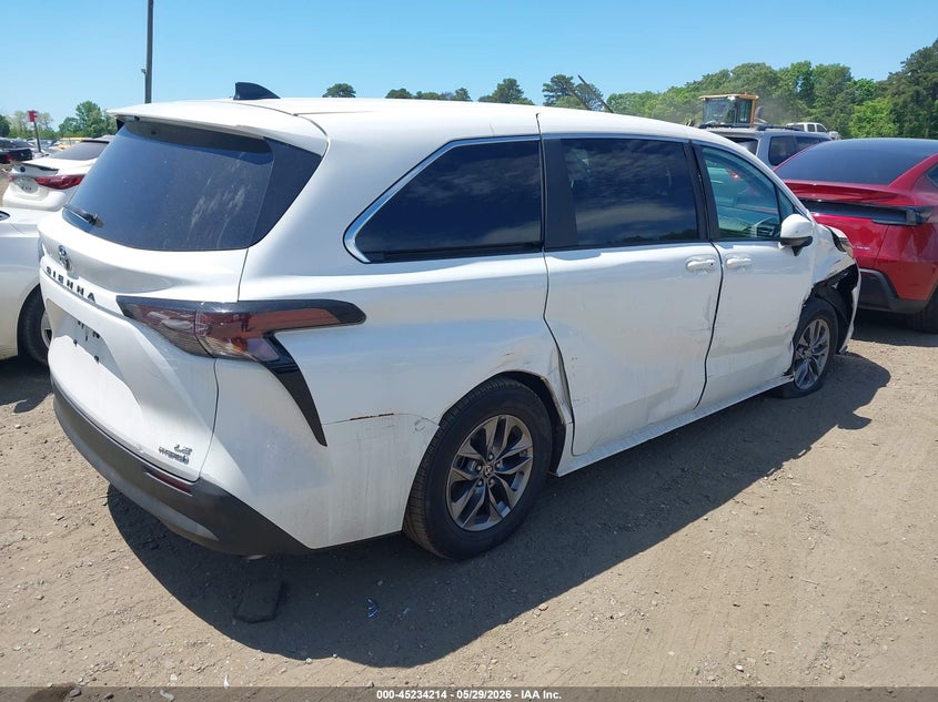 2024 TOYOTA SIENNA auction photo 4