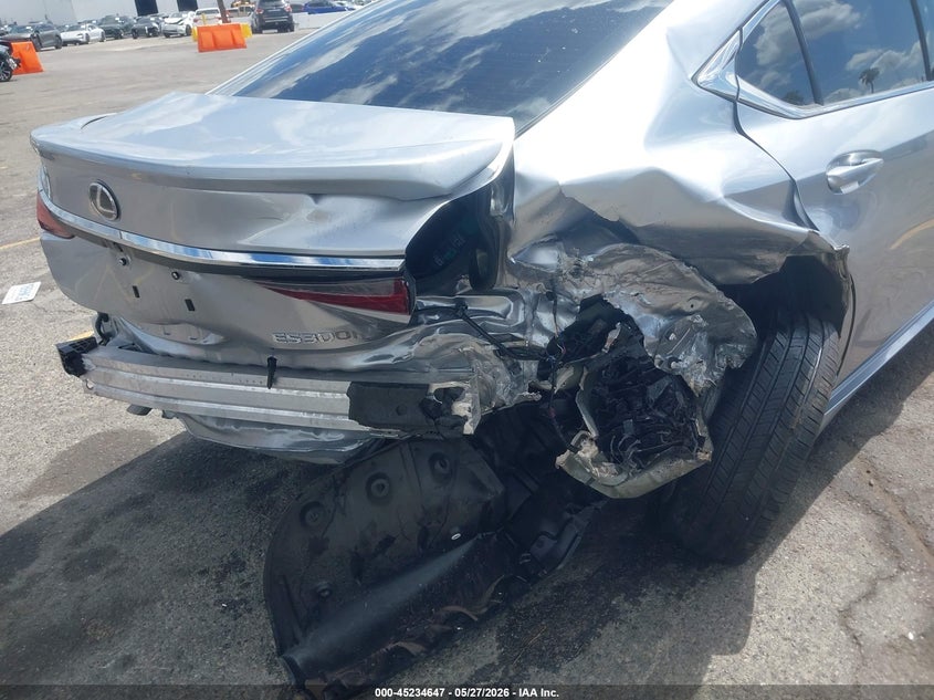 2025 LEXUS ES 300H auction photo 6