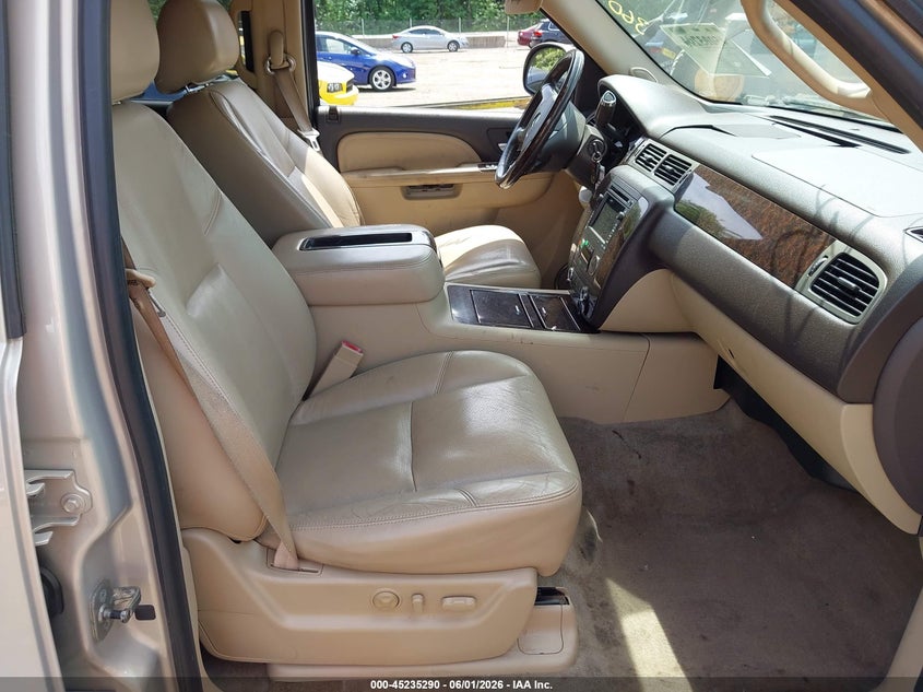 2010 GMC YUKON XL 1500 auction photo 5