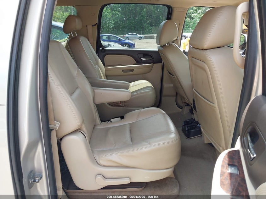 2010 GMC YUKON XL 1500 auction photo 8