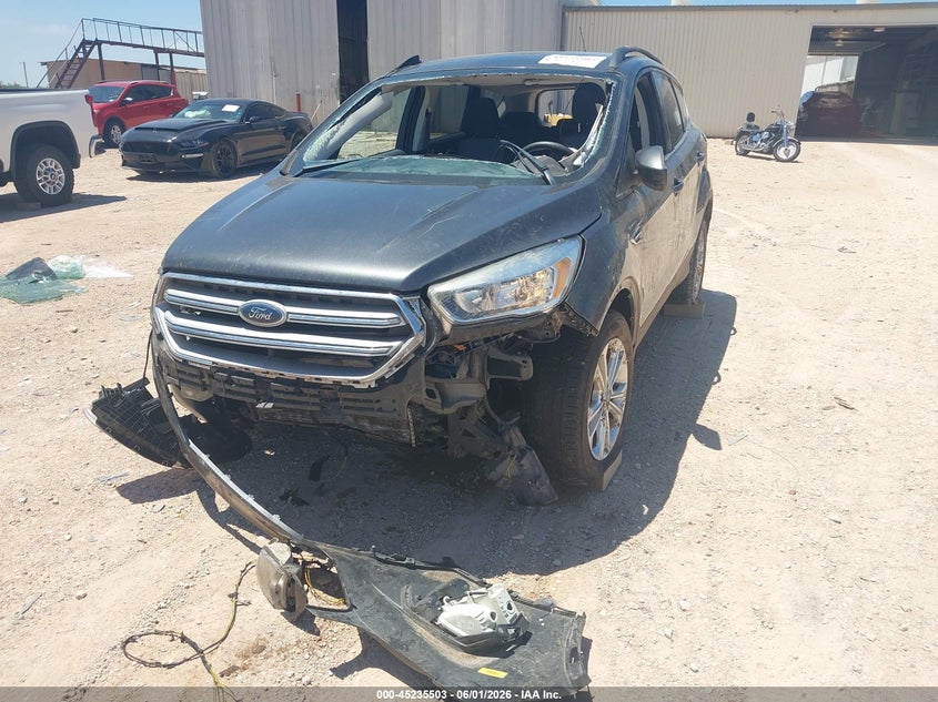 VIN 1FMCU0GD7JUD38964 2018 FORD ESCAPE SE