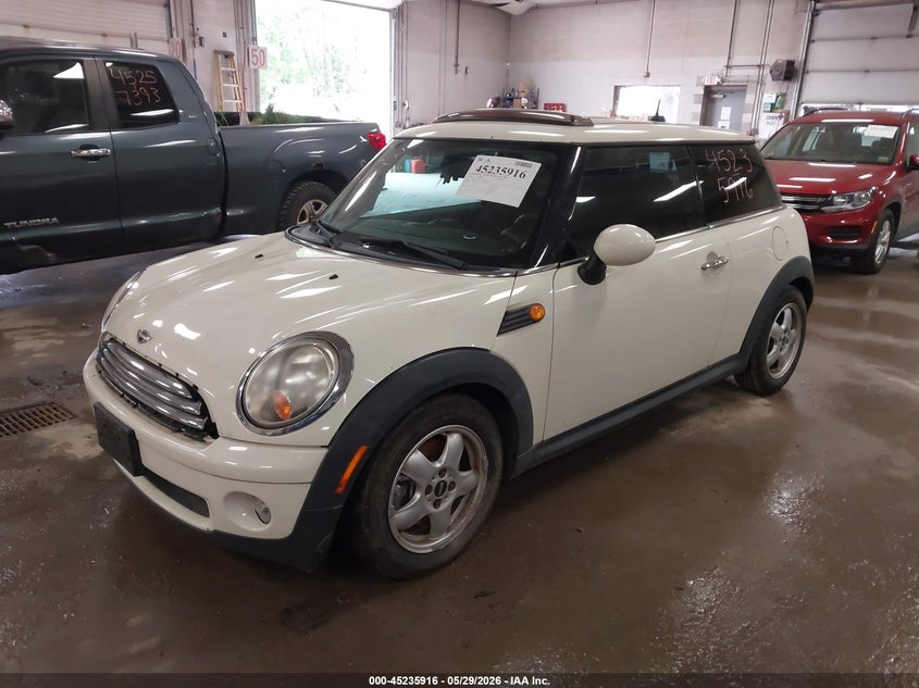 2010 Mini Cooper WMWMF3C5XATU79145 photo 1