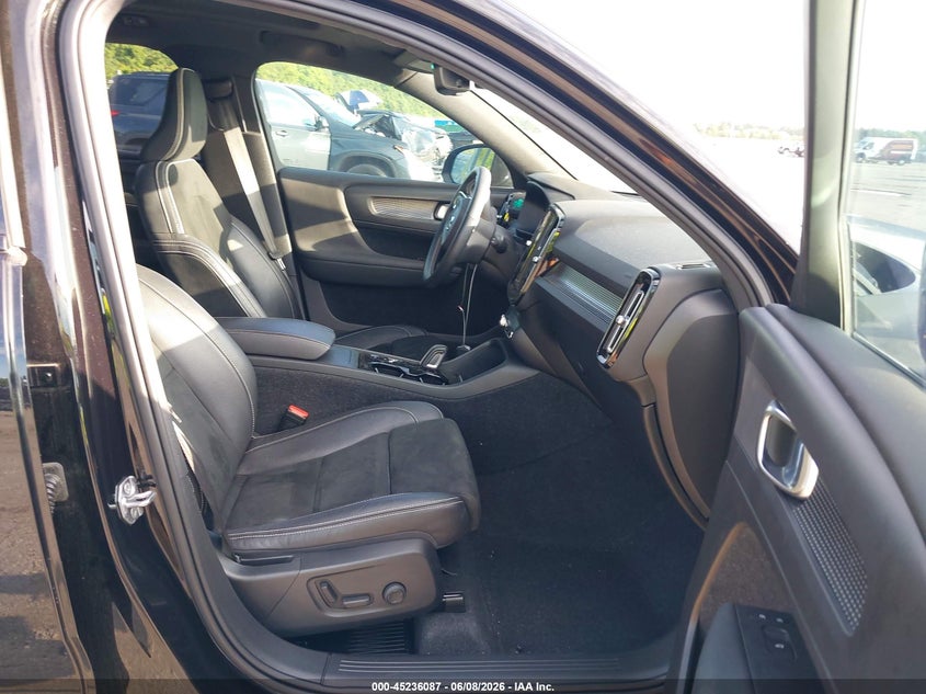 2021 VOLVO XC40 2L I4   N(VIN: YV4162UM6M2420090
