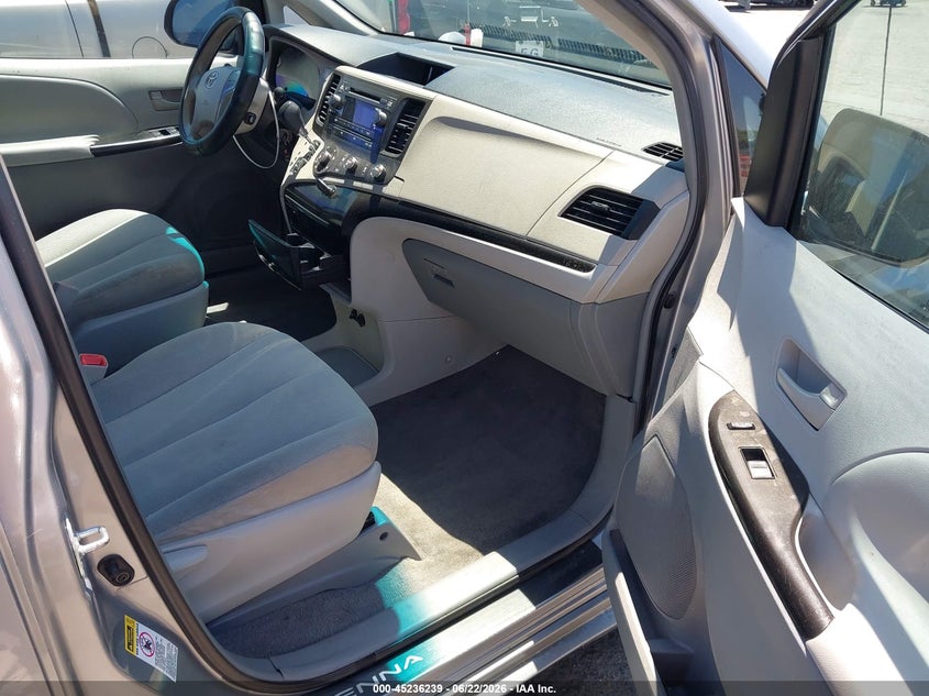 2011 TOYOTA SIENNA VAN 3.5L V-6 DOHC, VVT, 265HP