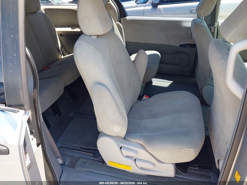 2011 TOYOTA SIENNA VAN 3.5L V-6 DOHC, VVT, 265HP