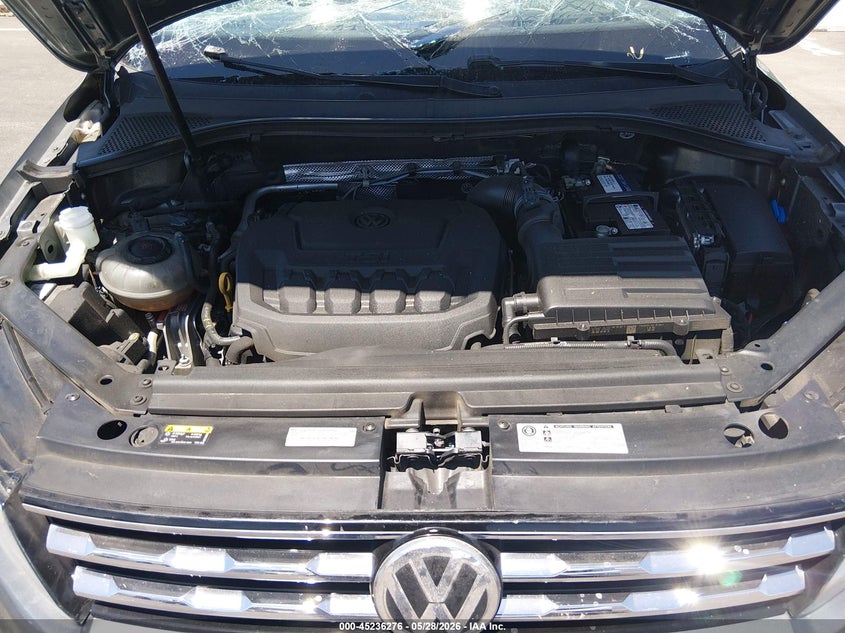 VOLKSWAGEN TIGUAN 2018 VIN 3VV3B7AX8JM133813