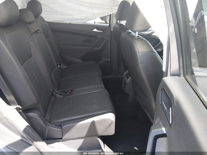 VOLKSWAGEN TIGUAN 2018 VIN 3VV3B7AX8JM133813