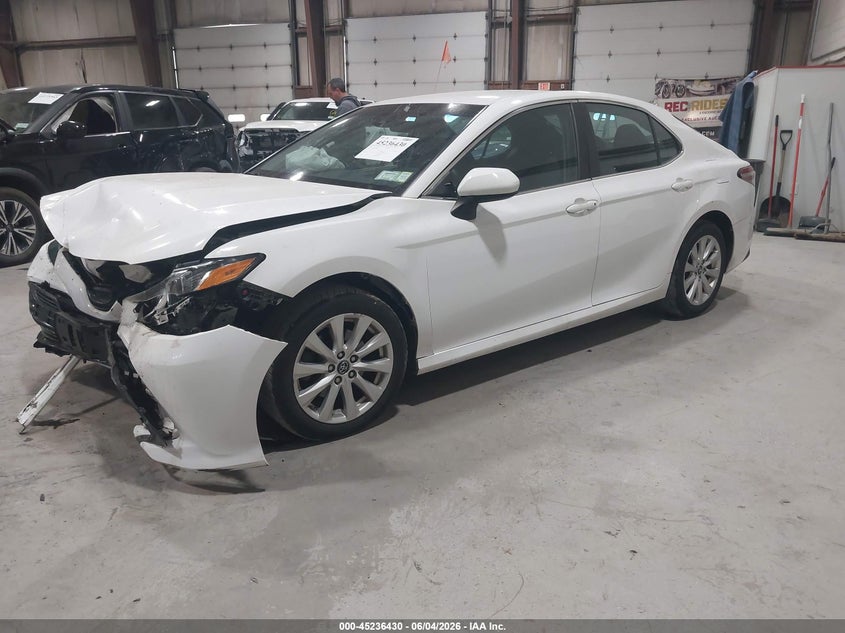 2018 Toyota Camry Le 4T1B11HK8JU038454 photo 1