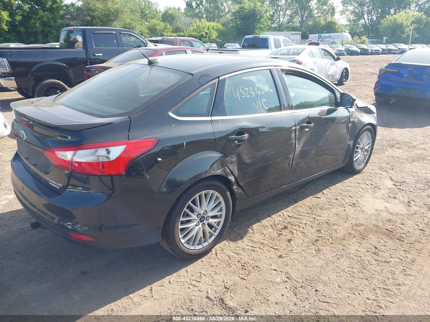Vin: 1fadp3j27dl383976, lot: 45734657, ford focus titanium 20134