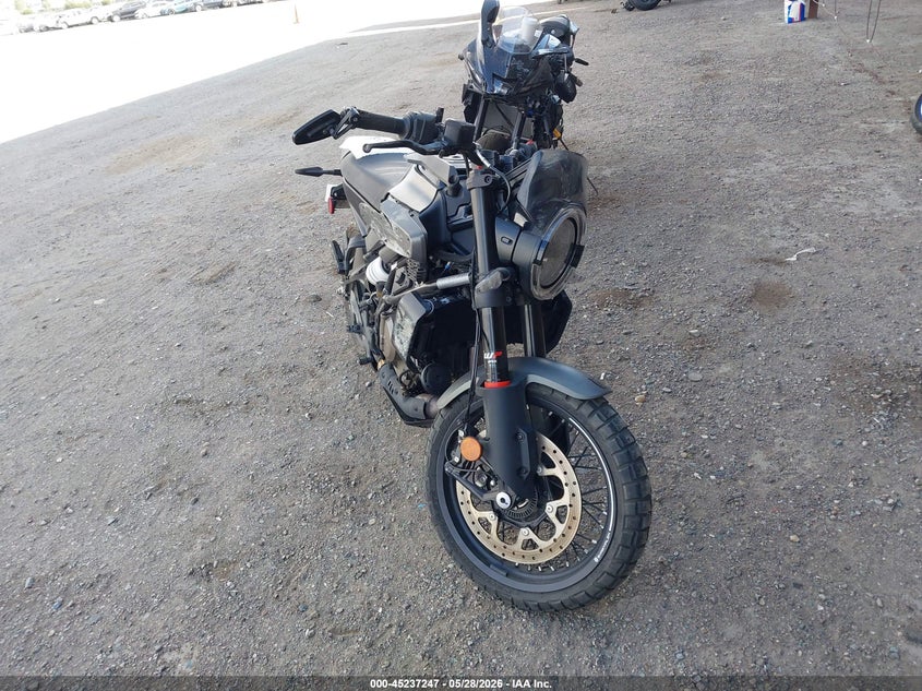 2024 HUSQVARNA VITPILEN 401/SVARTPILEN 401 auction photo 1