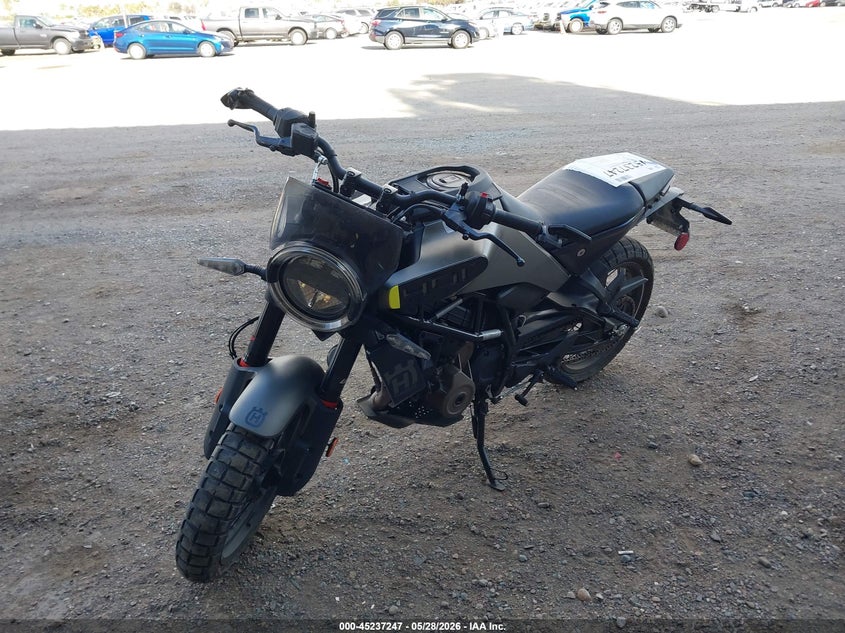 2024 HUSQVARNA VITPILEN 401/SVARTPILEN 401 auction photo 2