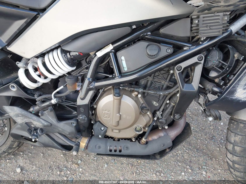 2024 HUSQVARNA VITPILEN 401/SVARTPILEN 401 auction photo 8