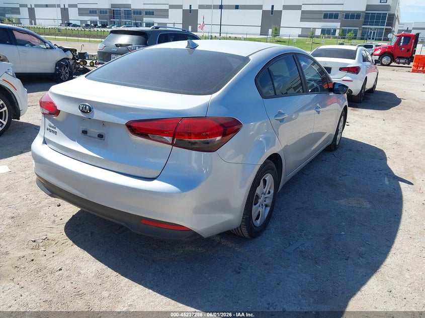 2017 KIA FORTE auction photo 4