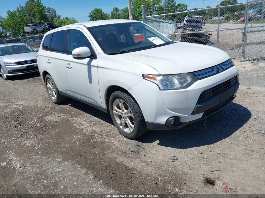 2014 MITSUBISHI OUTLANDER SE