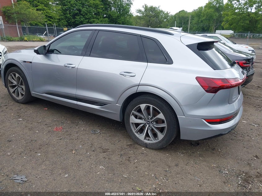 Vin: wa1laage3mb015856, lot: 45735142, audi e-tron premium plus quattro 20213