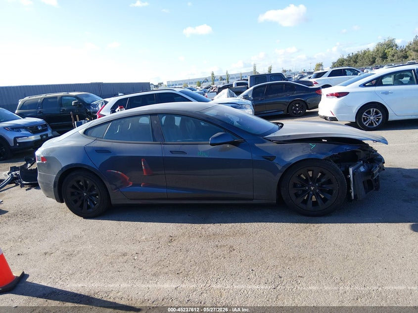 2020 Tesla Model S Long Range Dual Motor All-Wheel Drive/Long Range Plus Dual Motor All-Wheel Drive VIN: 5YJSA1E20LF381926 Lot: 45237612