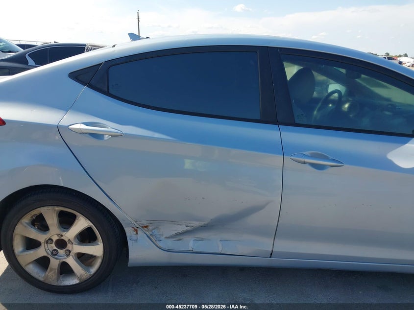 2013 HYUNDAI ELANTRA auction photo 6