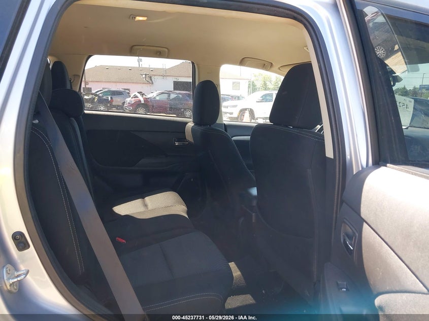 2016 MITSUBISHI OUTLANDER auction photo 8