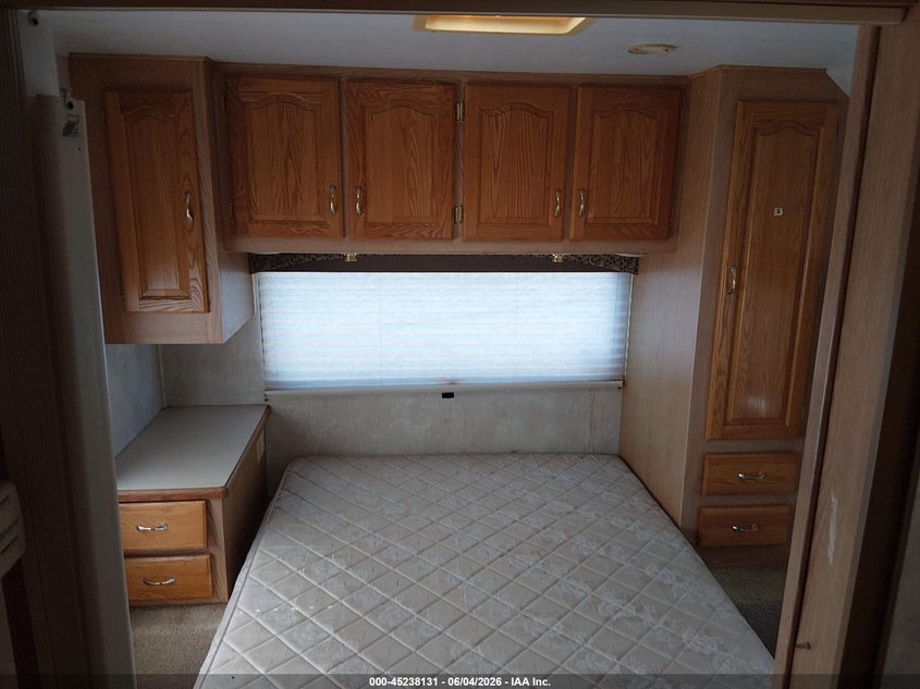 2004 Ford E-450 Cutaway Standard VIN: 1FDXE45S74HA57865 Lot: 45238131