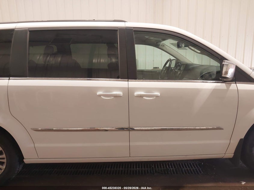 2015 Chrysler Town & Country Touring-L VIN: 2C4RC1CG8FR554740 Lot: 45238320