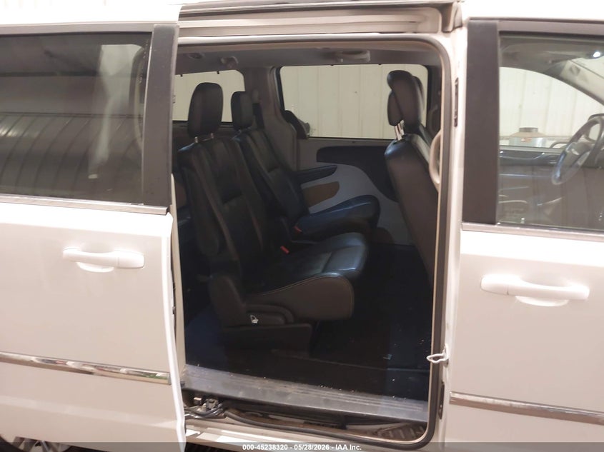 2015 Chrysler Town & Country Touring-L VIN: 2C4RC1CG8FR554740 Lot: 45238320