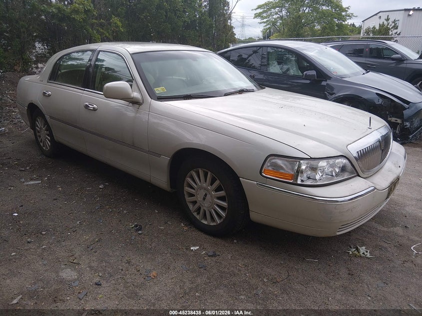 2004 Lincoln Town Car Signature