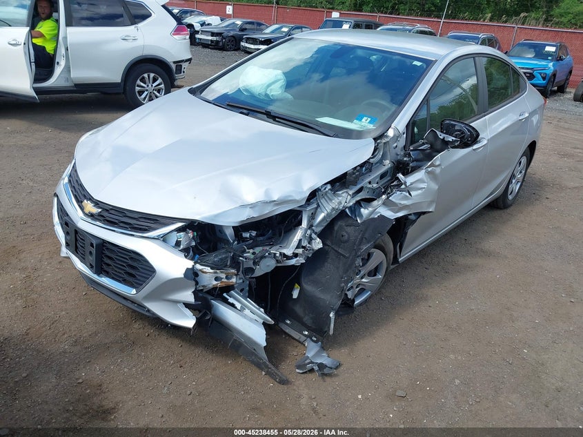 2018 Chevrolet Cruze Ls Auto 1G1BC5SM8J7196140 photo 1
