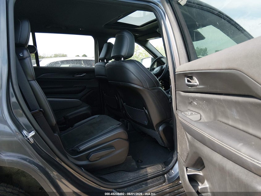 2025 JEEP GRAND CHEROKEE L auction photo 8