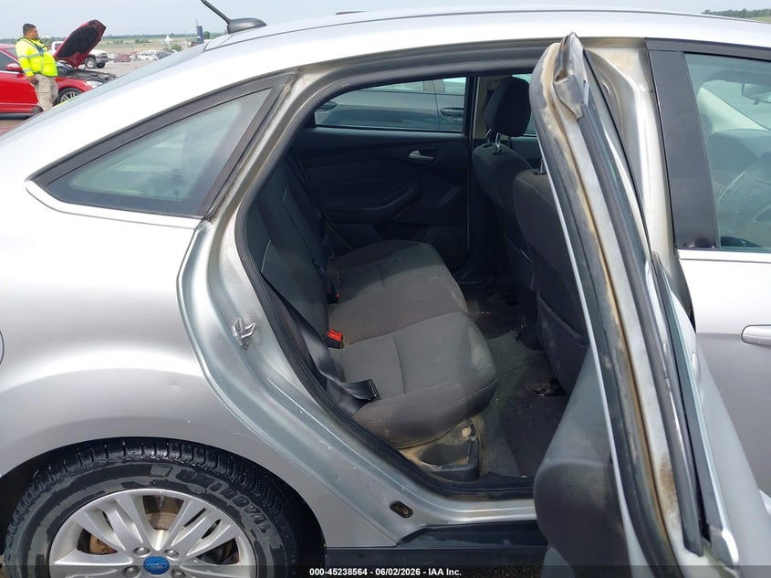 2012 Ford Focus 2.0 Sel silver Lot 111045238564 Vin 1FAHP3H24CL184552
