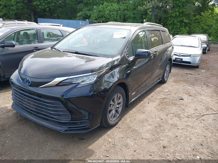2021 TOYOTA SIENNA auction photo 2