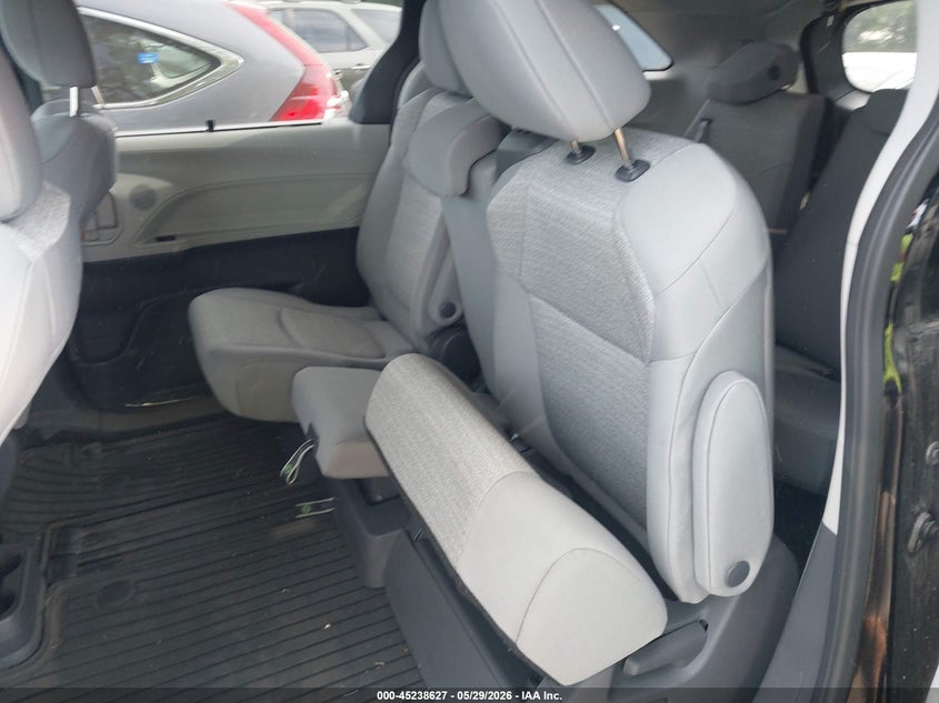 2021 TOYOTA SIENNA auction photo 8